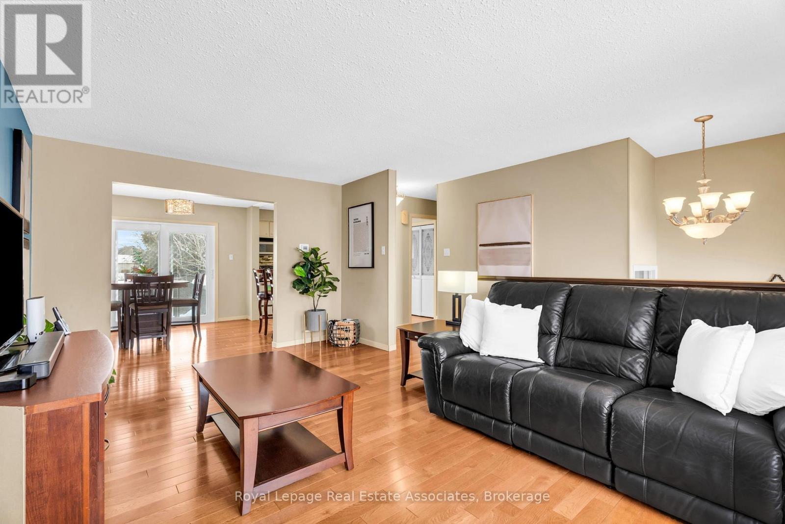 29 Norman Avenue, Halton Hills, Ontario  L7J 2R6 - Photo 12 - W12840344