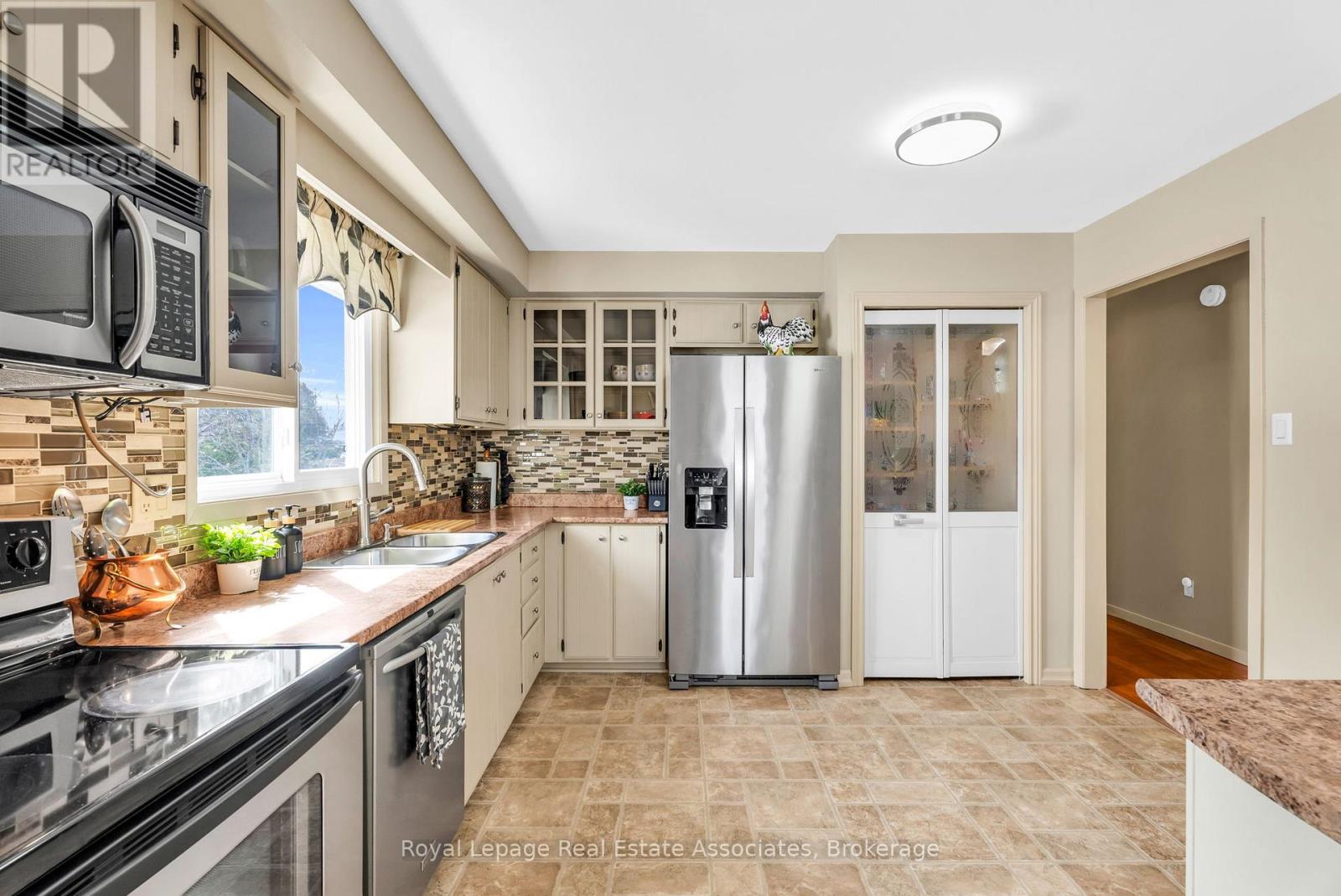 29 Norman Avenue, Halton Hills, Ontario  L7J 2R6 - Photo 16 - W12840344