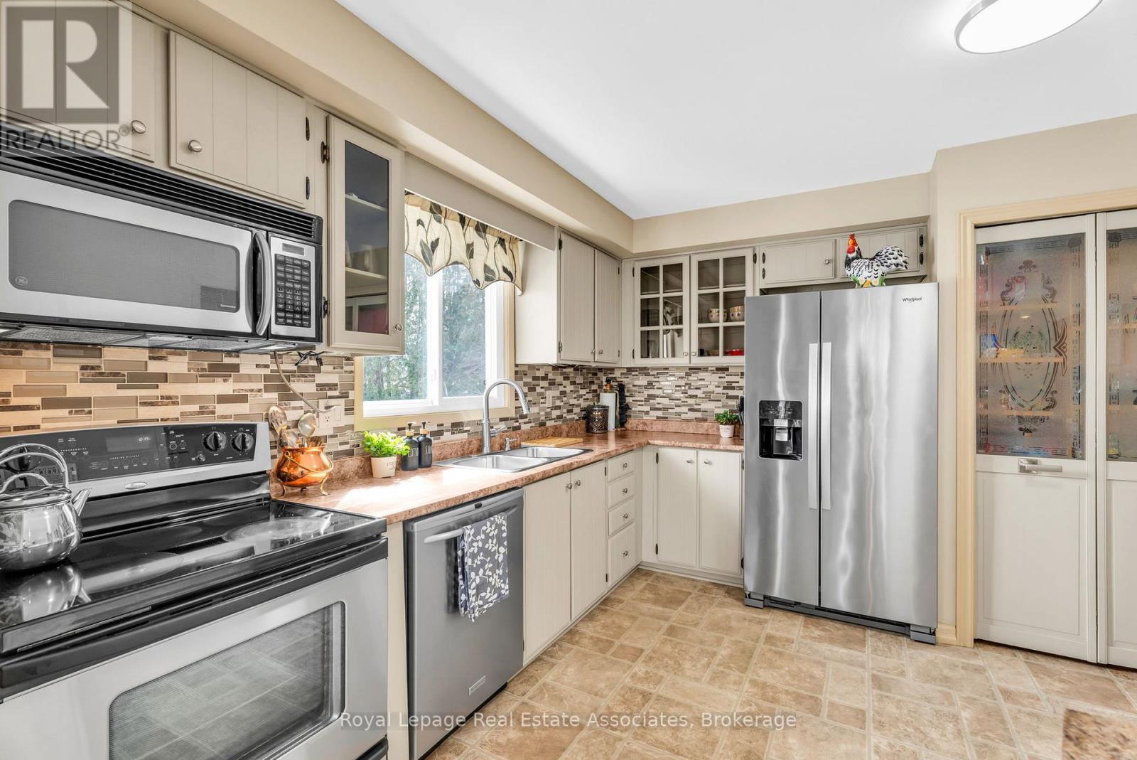 29 Norman Avenue, Halton Hills, Ontario  L7J 2R6 - Photo 17 - W12840344