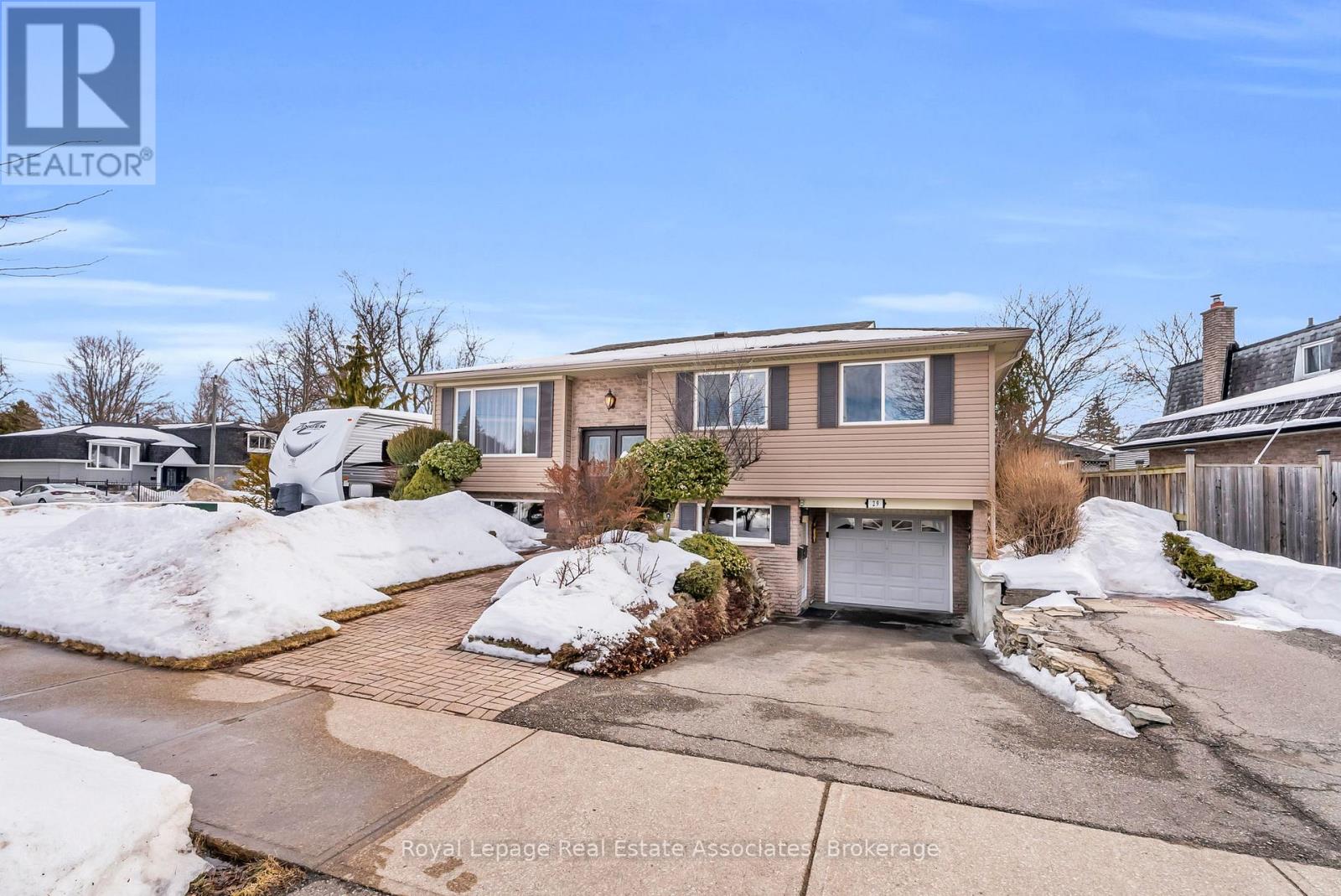 29 Norman Avenue, Halton Hills, Ontario  L7J 2R6 - Photo 5 - W12840344