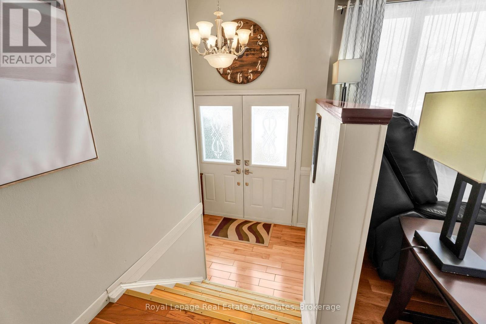 29 Norman Avenue, Halton Hills, Ontario  L7J 2R6 - Photo 8 - W12840344