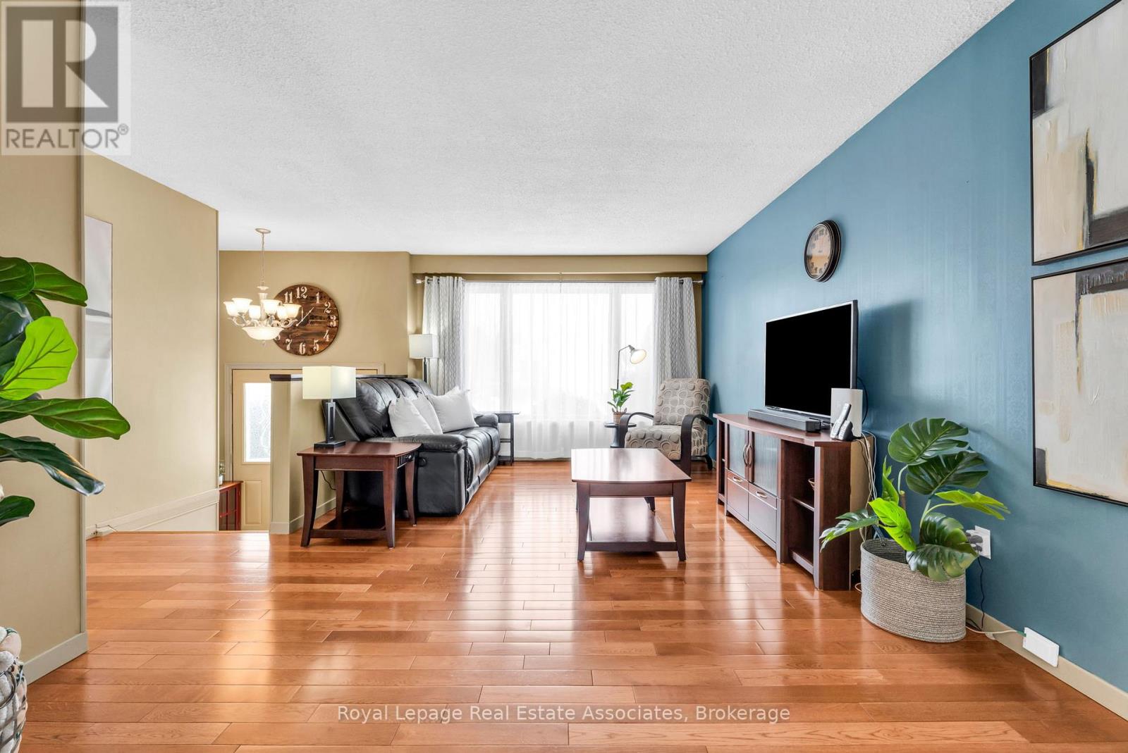 29 Norman Avenue, Halton Hills, Ontario  L7J 2R6 - Photo 9 - W12840344