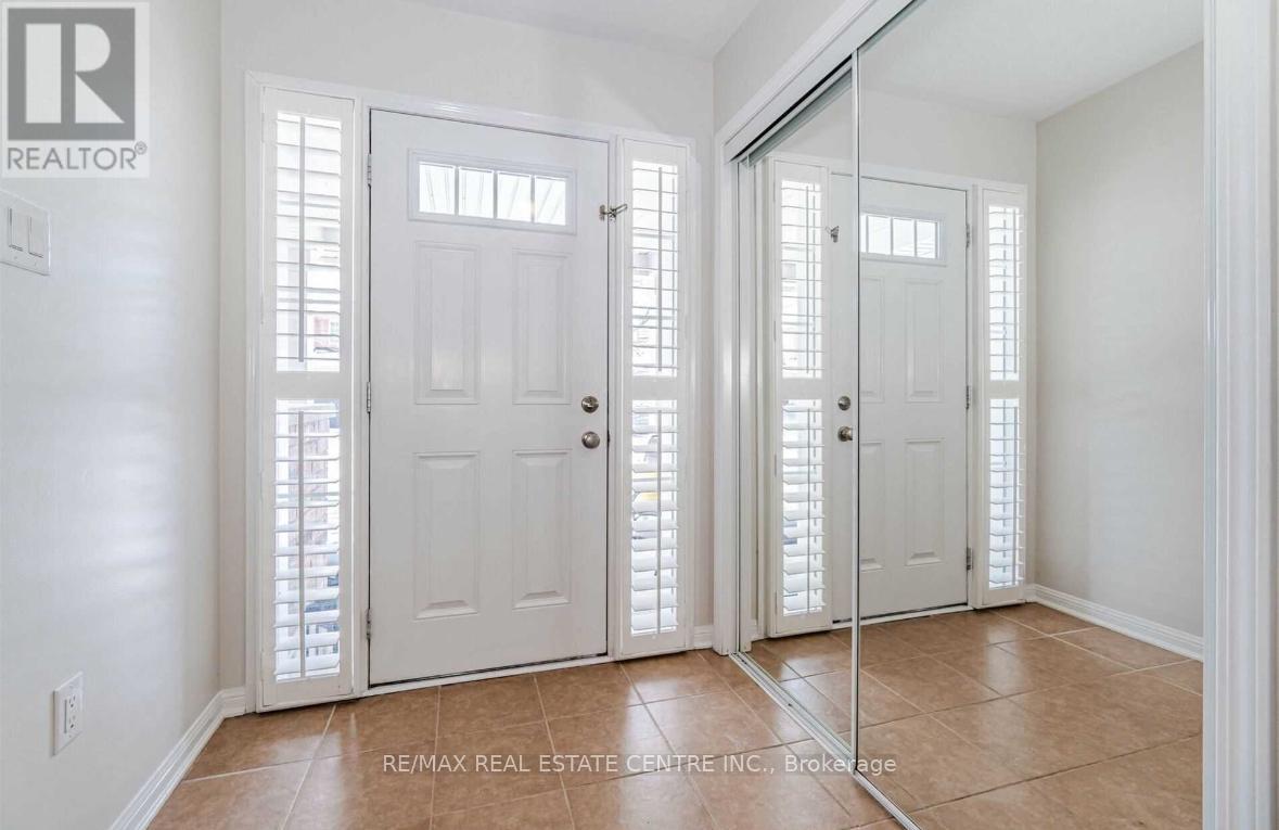 271 Woodley Crescent S, Milton, Ontario  L9T 8C4 - Photo 3 - W12840408