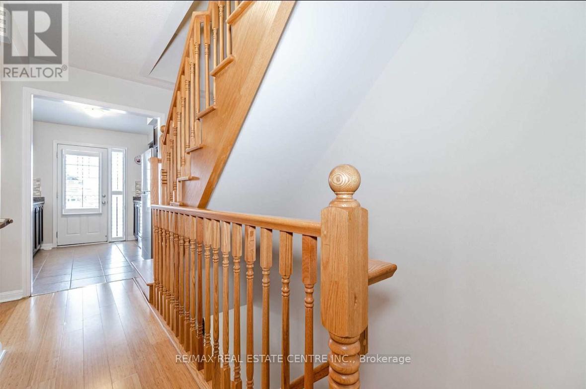 271 Woodley Crescent S, Milton, Ontario  L9T 8C4 - Photo 5 - W12840408