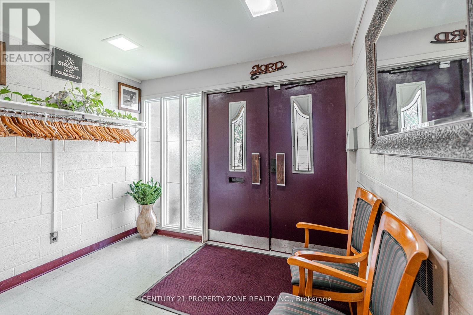 1261 North Sherdian Way, Mississauga, Ontario  L5H 2A3 - Photo 11 - W12840412