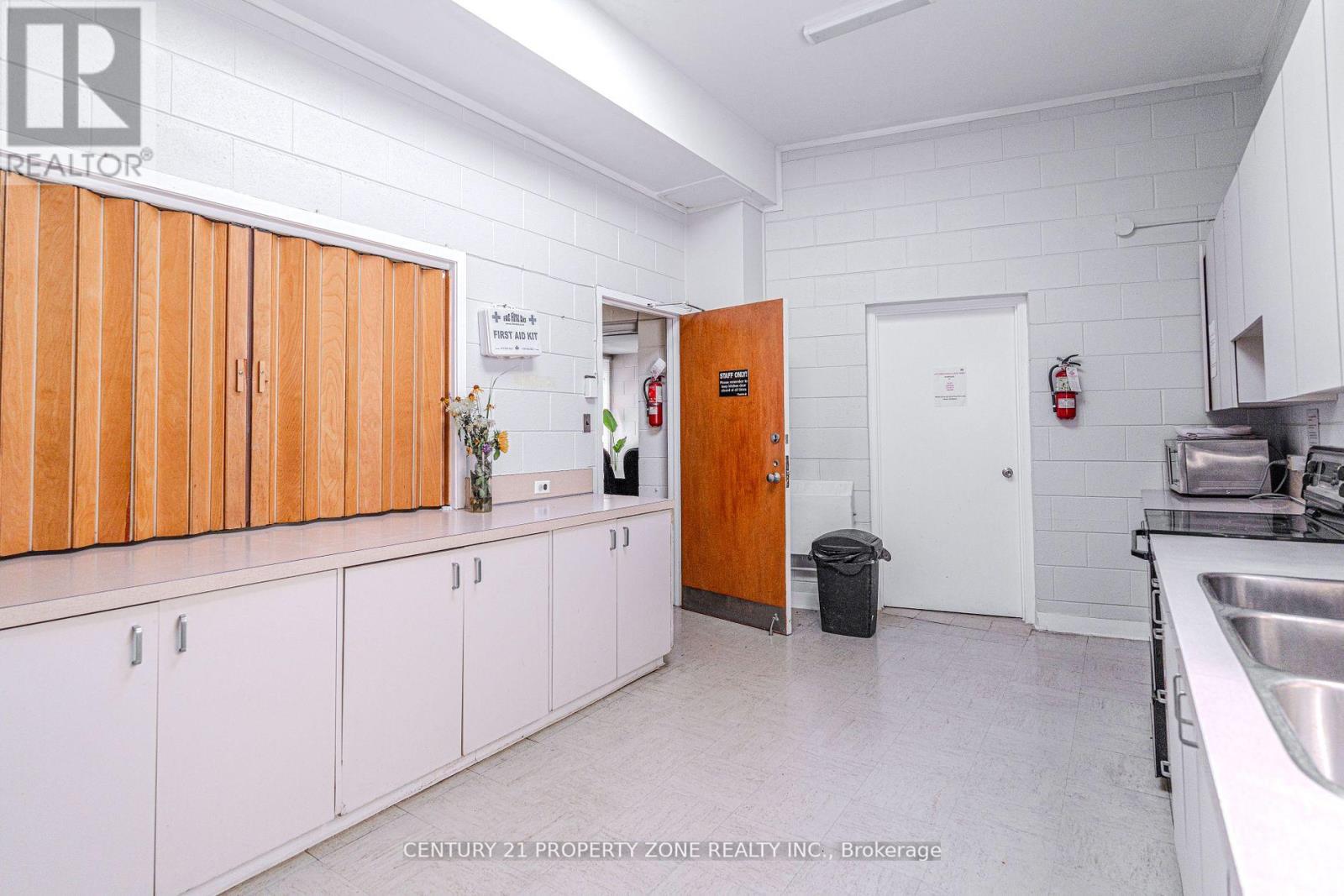 1261 North Sherdian Way, Mississauga, Ontario  L5H 2A3 - Photo 17 - W12840412