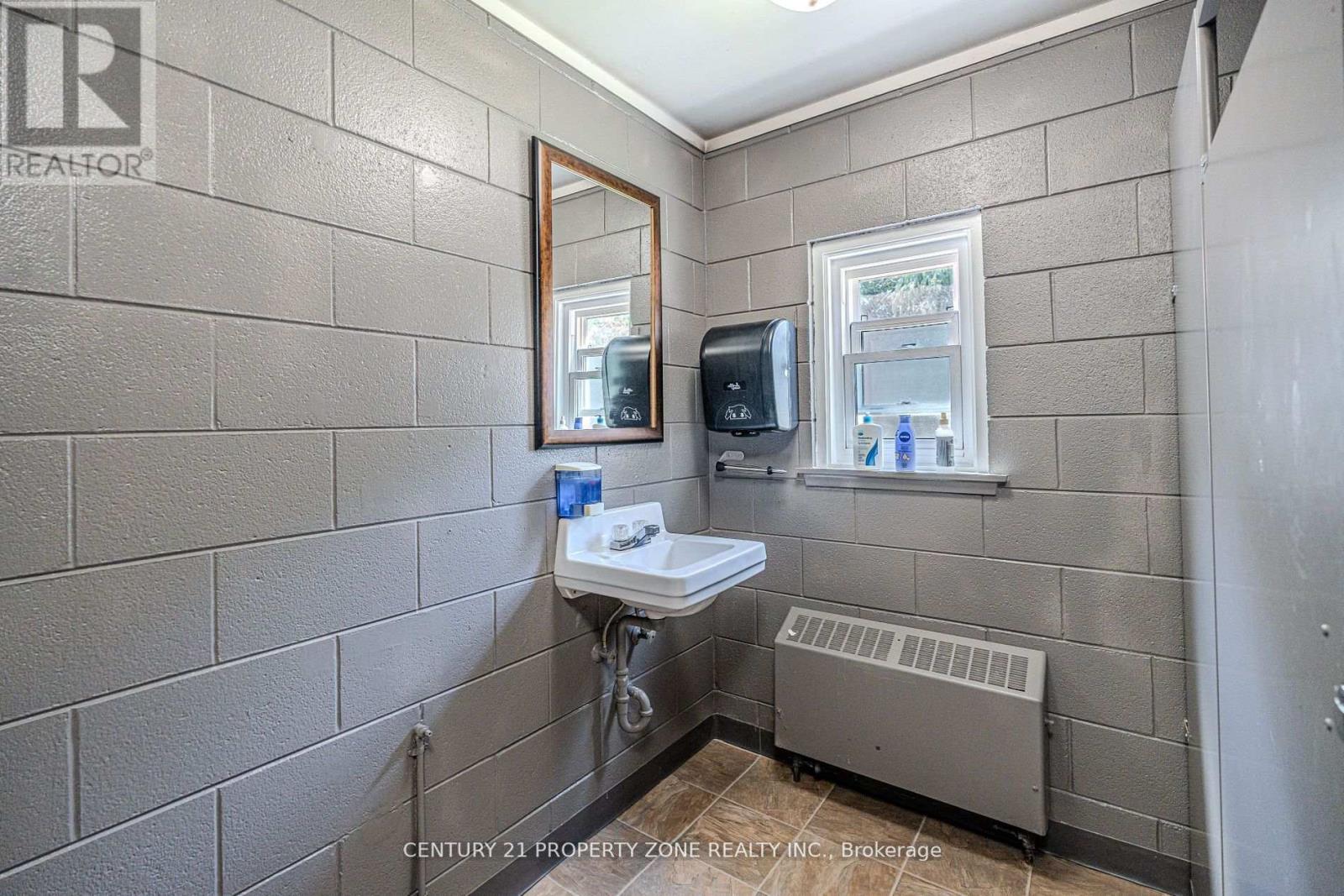 1261 North Sherdian Way, Mississauga, Ontario  L5H 2A3 - Photo 23 - W12840412