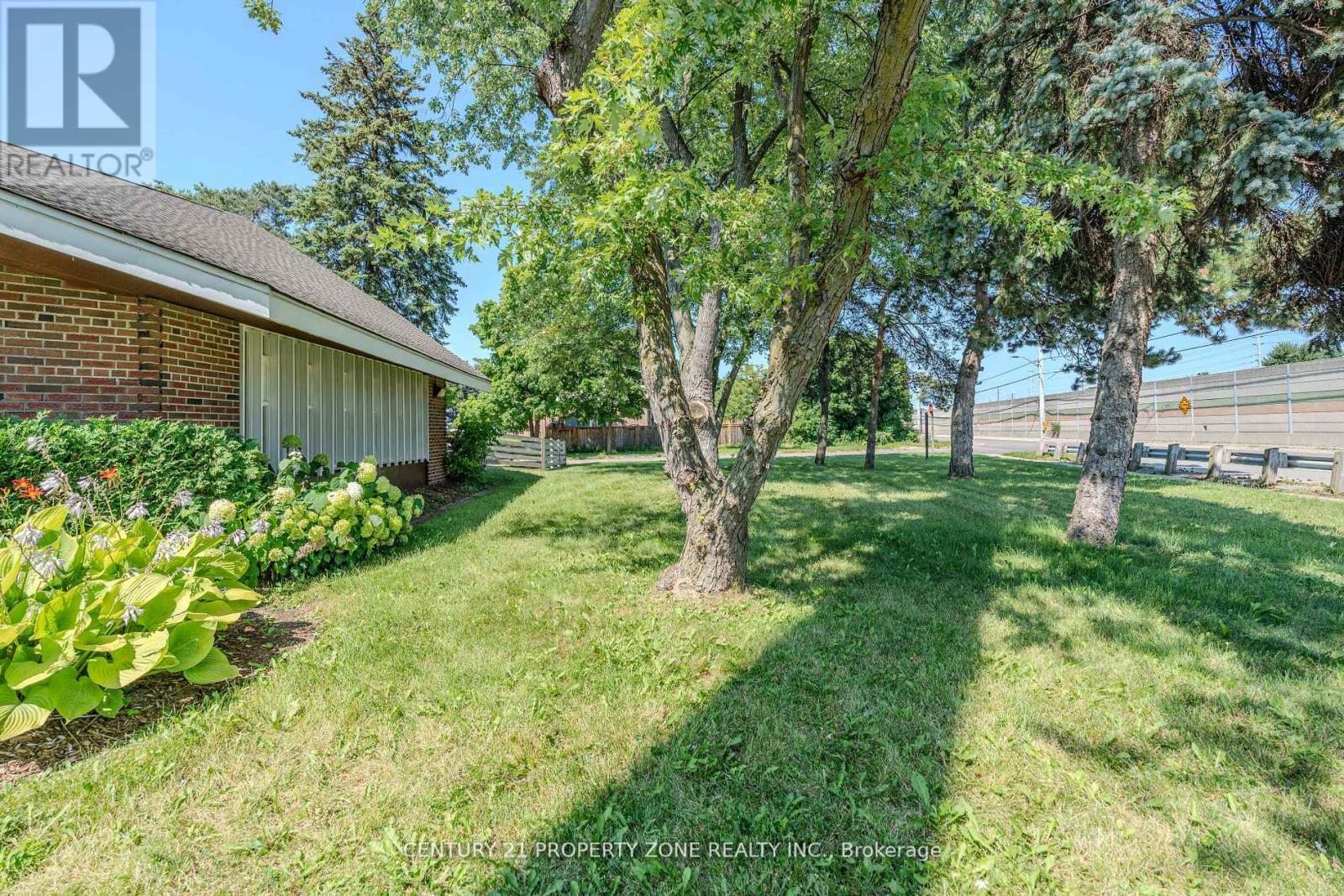 1261 North Sherdian Way, Mississauga, Ontario  L5H 2A3 - Photo 28 - W12840412