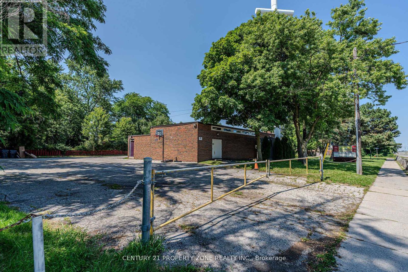 1261 North Sherdian Way, Mississauga, Ontario  L5H 2A3 - Photo 37 - W12840412