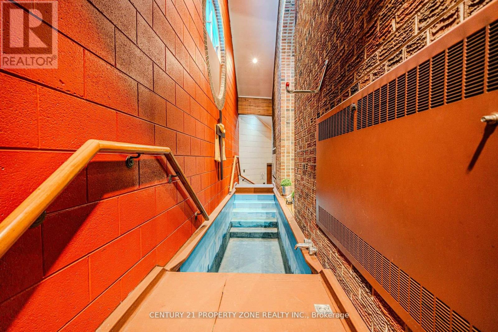 1261 North Sherdian Way, Mississauga, Ontario  L5H 2A3 - Photo 7 - W12840412