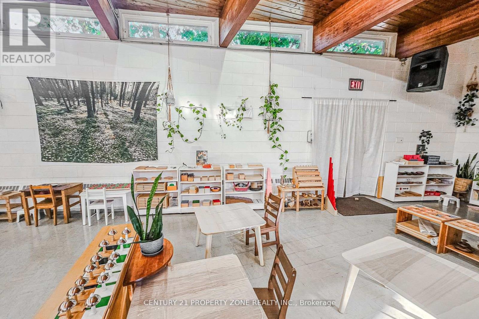 1261 North Sherdian Way, Mississauga, Ontario  L5H 2A3 - Photo 9 - W12840412