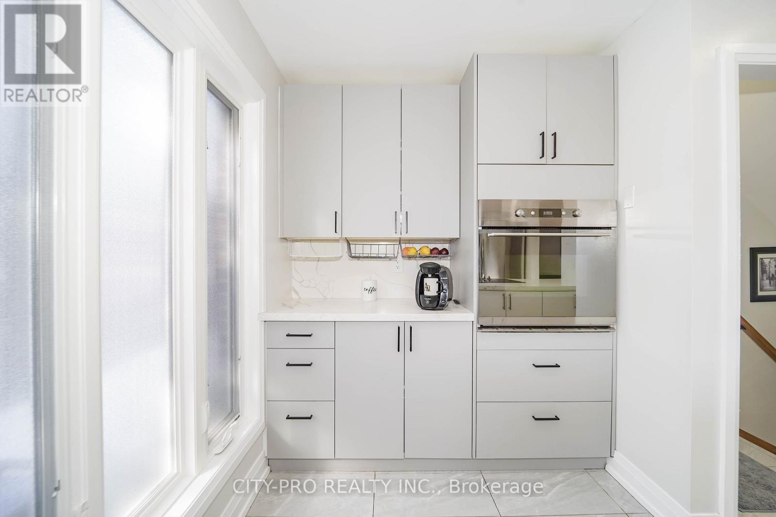 2848 Windwood Drive, Mississauga, Ontario  L5N 1W6 - Photo 10 - W12840446