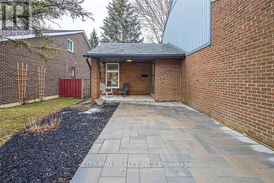 2848 Windwood Drive, Mississauga, Ontario  L5N 1W6 - Photo 5 - W12840446