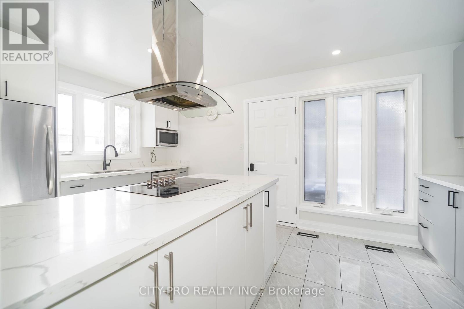 2848 Windwood Drive, Mississauga, Ontario  L5N 1W6 - Photo 6 - W12840446