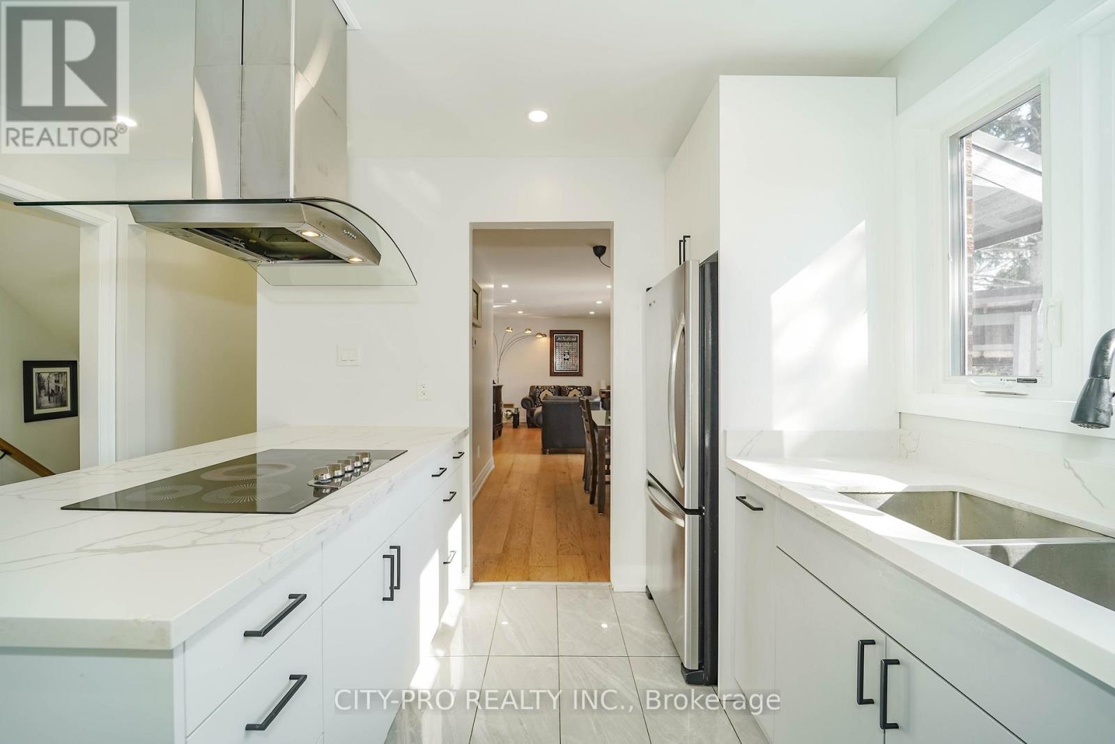 2848 Windwood Drive, Mississauga, Ontario  L5N 1W6 - Photo 7 - W12840446