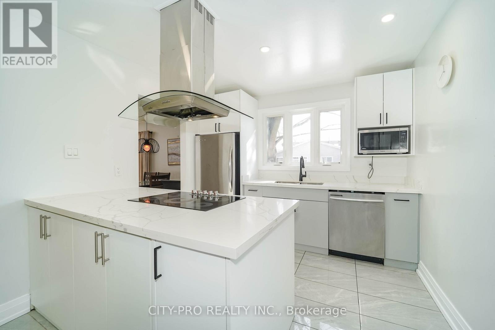 2848 Windwood Drive, Mississauga, Ontario  L5N 1W6 - Photo 8 - W12840446