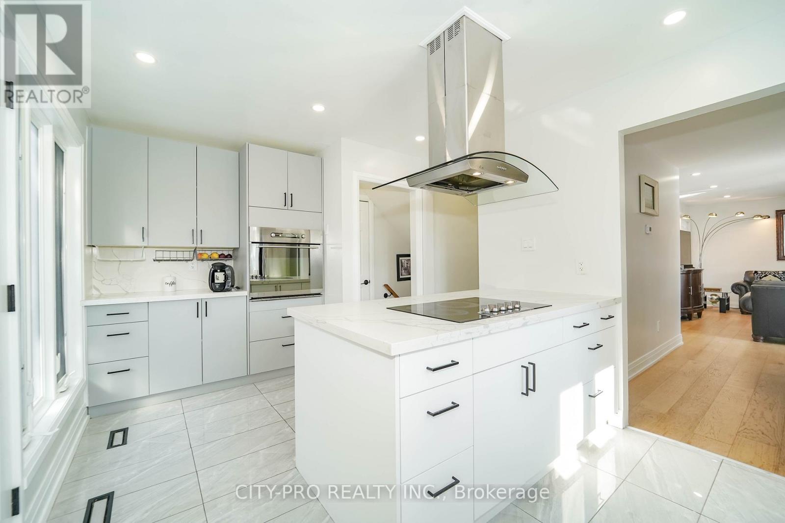 2848 Windwood Drive, Mississauga, Ontario  L5N 1W6 - Photo 9 - W12840446