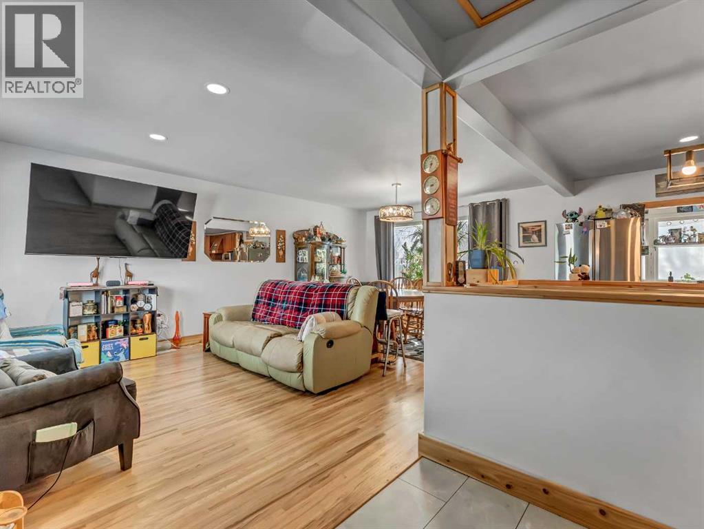 421 9 Street Sw, Medicine Hat, Alberta  T1A 4P2 - Photo 3 - A2290146