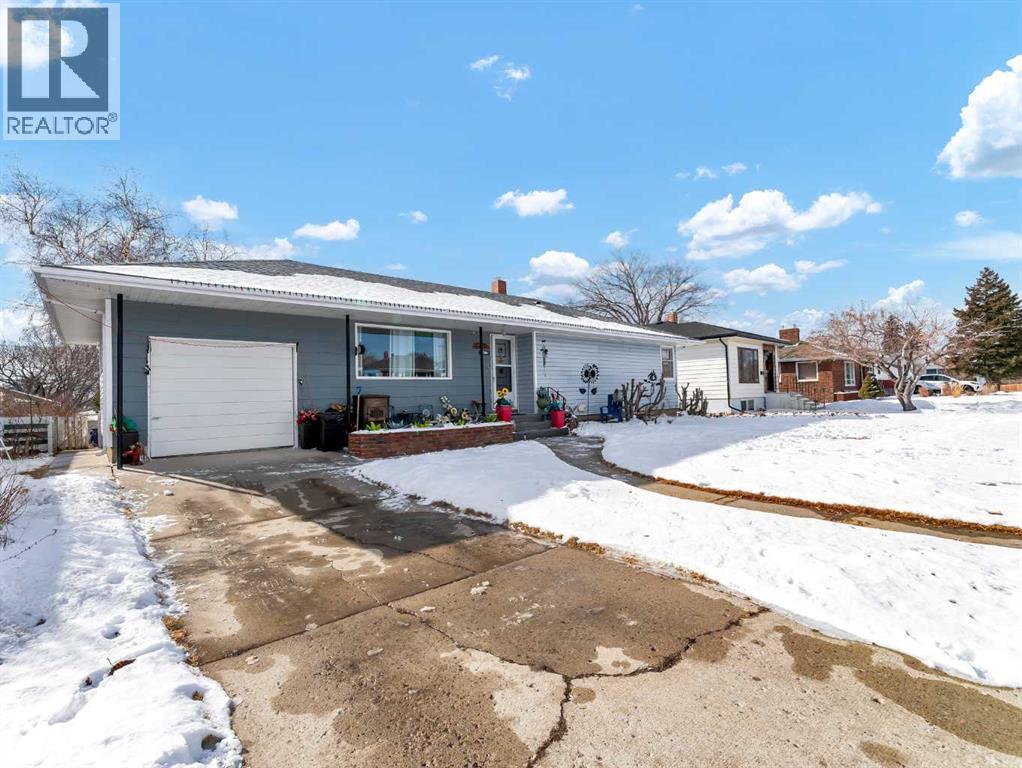 421 9 Street Sw, Medicine Hat, Alberta  T1A 4P2 - Photo 2 - A2290146