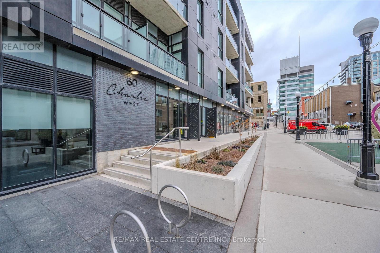 702 - 60 Charles Street W, Kitchener, Ontario  N2G 0C9 - Photo 3 - X12840264