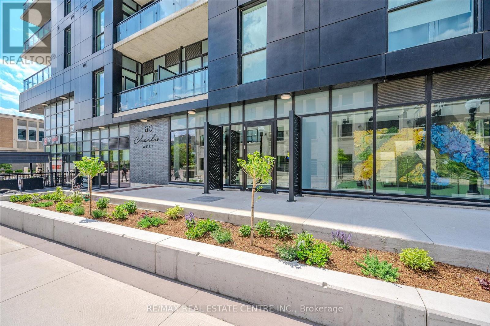 702 - 60 Charles Street W, Kitchener, Ontario  N2G 0C9 - Photo 4 - X12840264