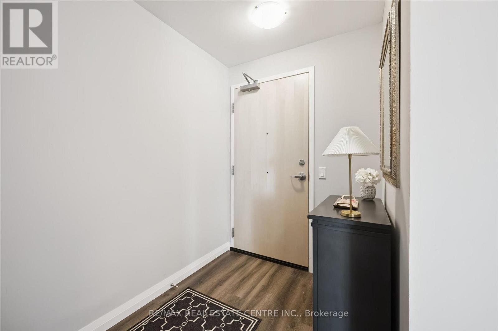 702 - 60 Charles Street W, Kitchener, Ontario  N2G 0C9 - Photo 8 - X12840264