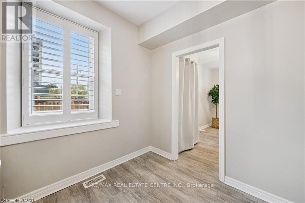 16 St Andrews Street, Cambridge, Ontario  N1S 1M4 - Photo 11 - X12840312