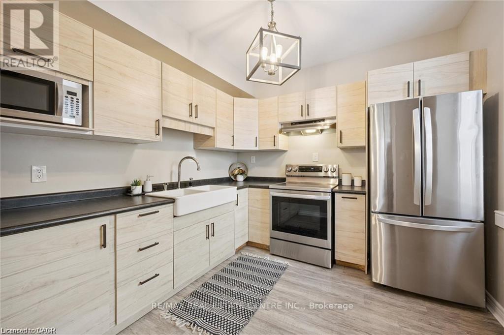 16 St Andrews Street, Cambridge, Ontario  N1S 1M4 - Photo 9 - X12840312