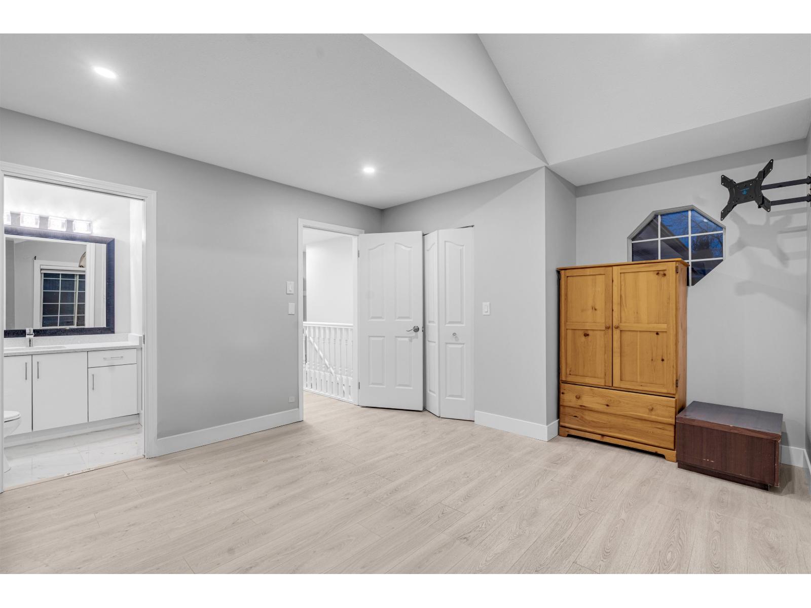 15335 111 Avenue, Surrey, British Columbia  V3R 9H7 - Photo 11 - R3093134