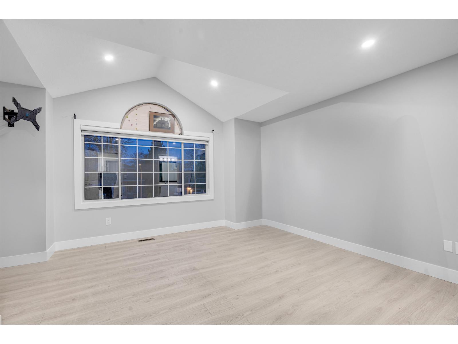 15335 111 Avenue, Surrey, British Columbia  V3R 9H7 - Photo 9 - R3093134