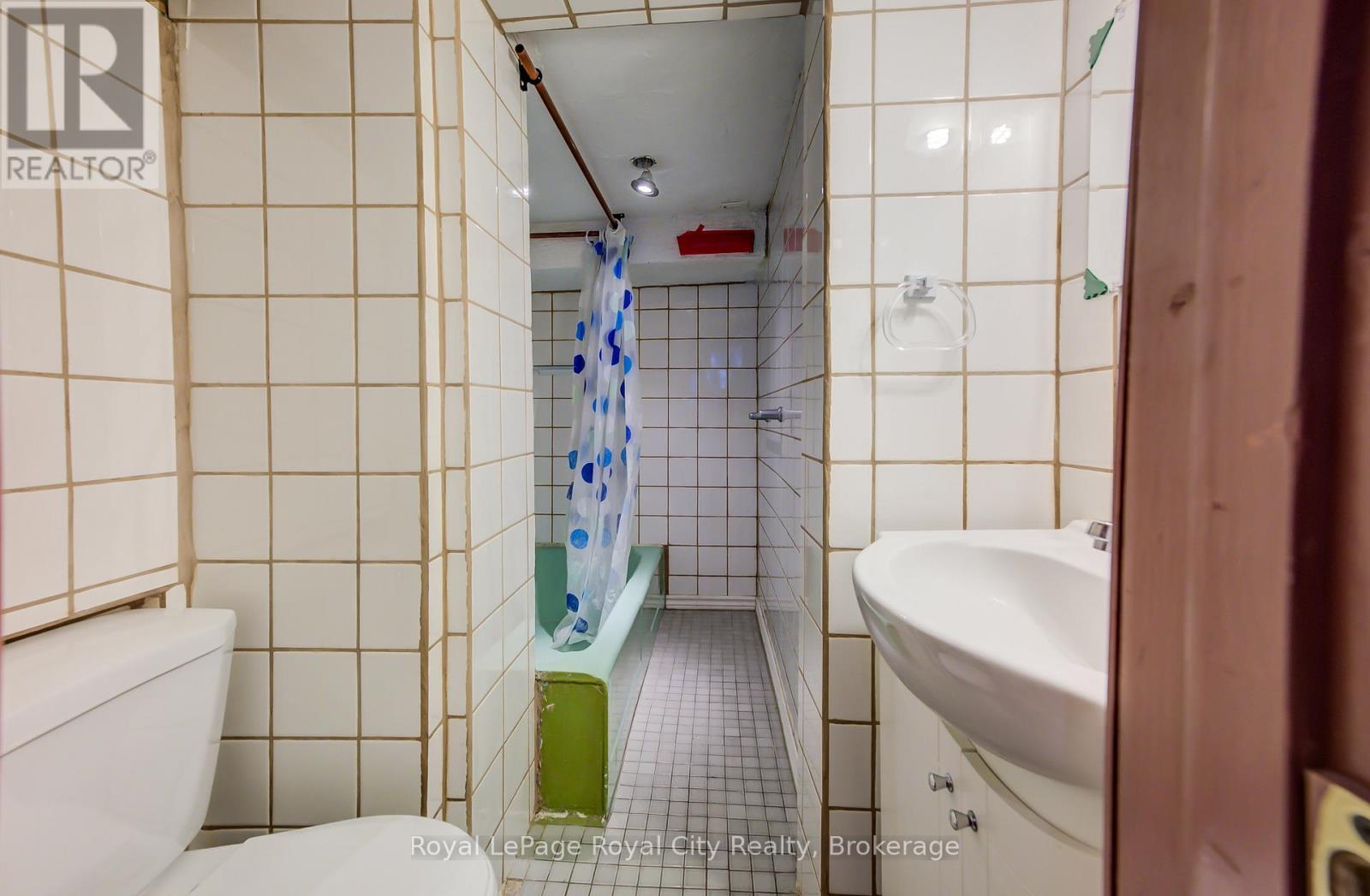 18 Shanley Street, Kitchener, Ontario  N2H 5N8 - Photo 40 - X12710112