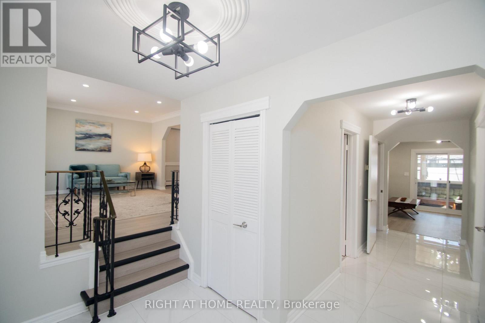 6807 Corwin Crescent, Niagara Falls, Ontario  L2G 2M8 - Photo 4 - X12840354