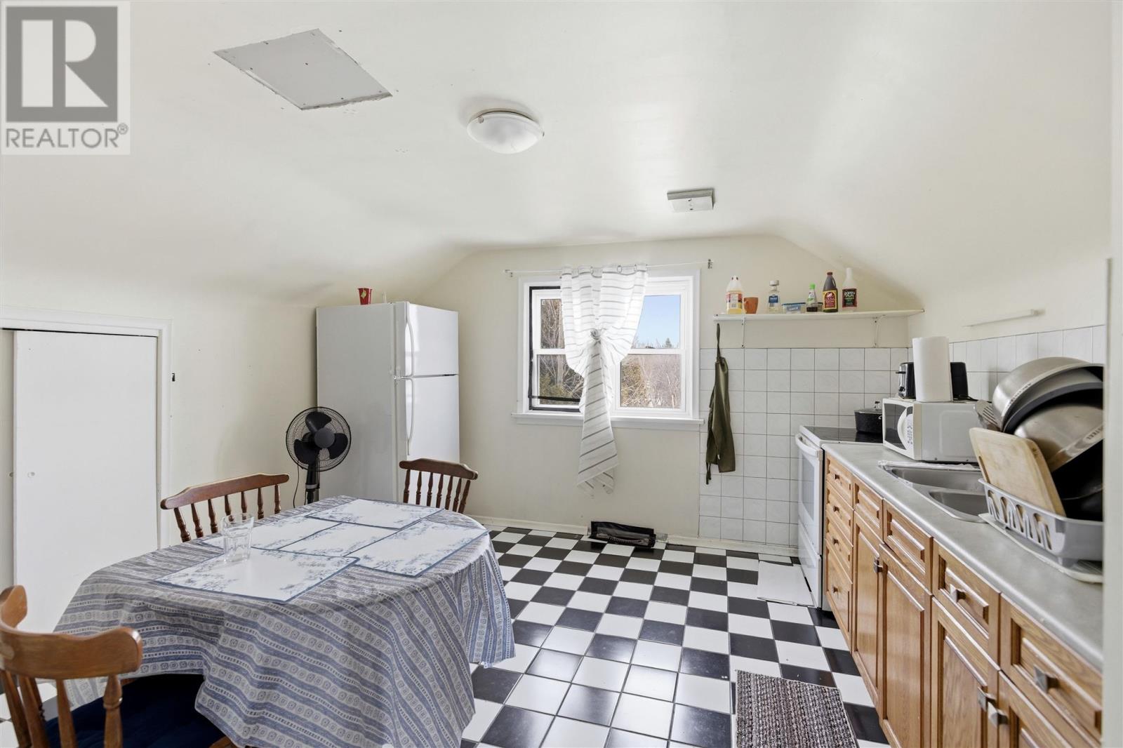 406 Korah Rd, Sault Ste. Marie, Ontario  P6C 4H6 - Photo 15 - SM260294