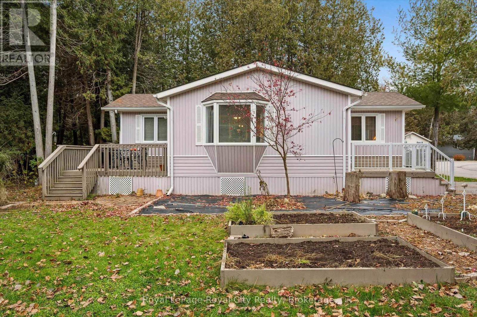 10 Spruce Avenue, Puslinch, Ontario  N1B 2J0 - Photo 3 - X12840504