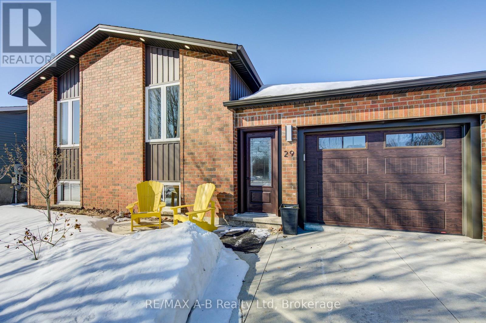 29 Dunsford Crescent, St. Marys, Ontario  N4X 1A5 - Photo 3 - X12840536