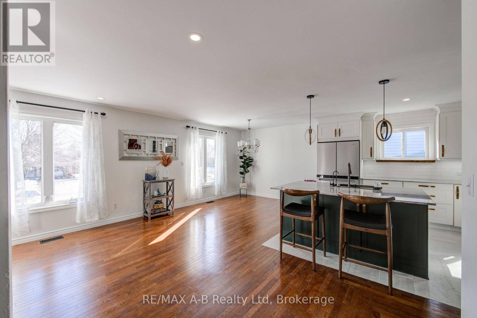 29 Dunsford Crescent, St. Marys, Ontario  N4X 1A5 - Photo 8 - X12840536