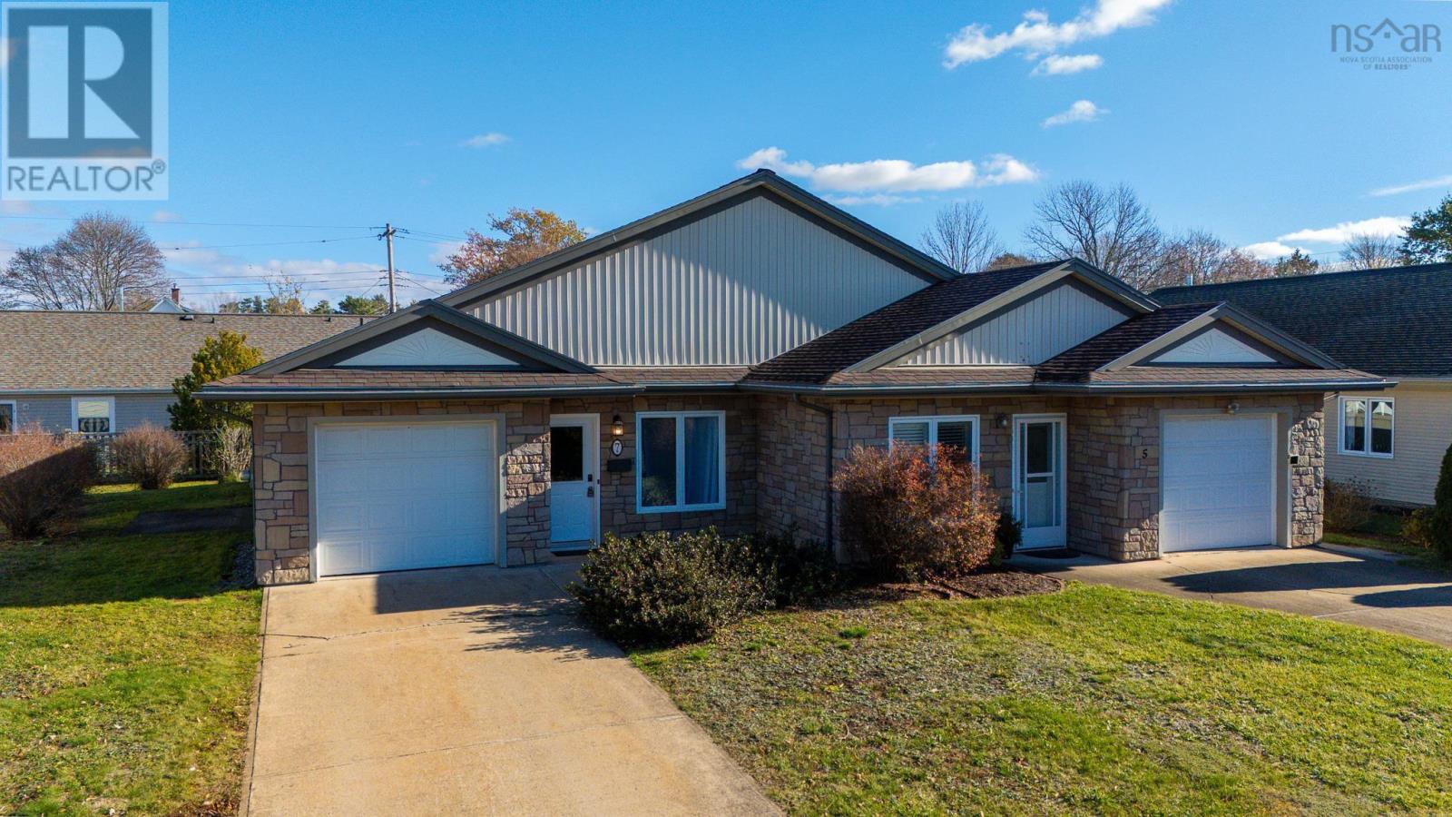 7 Harris Place, Wolfville, Nova Scotia  B4P 1T3 - Photo 2 - 202600308