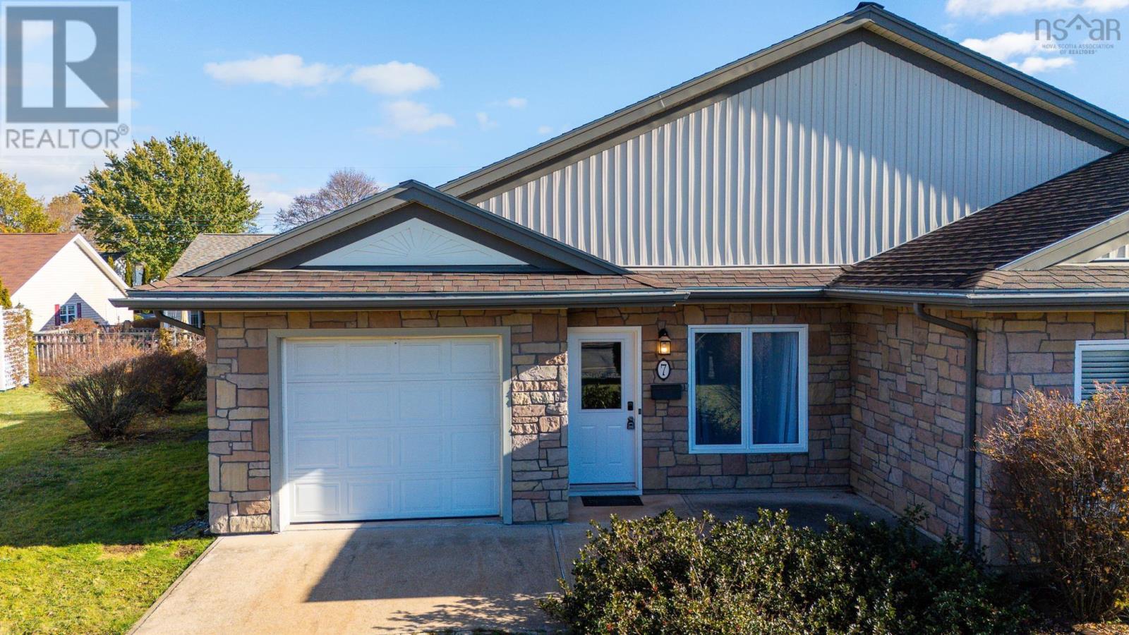 7 Harris Place, Wolfville, Nova Scotia  B4P 1T3 - Photo 1 - 202600308