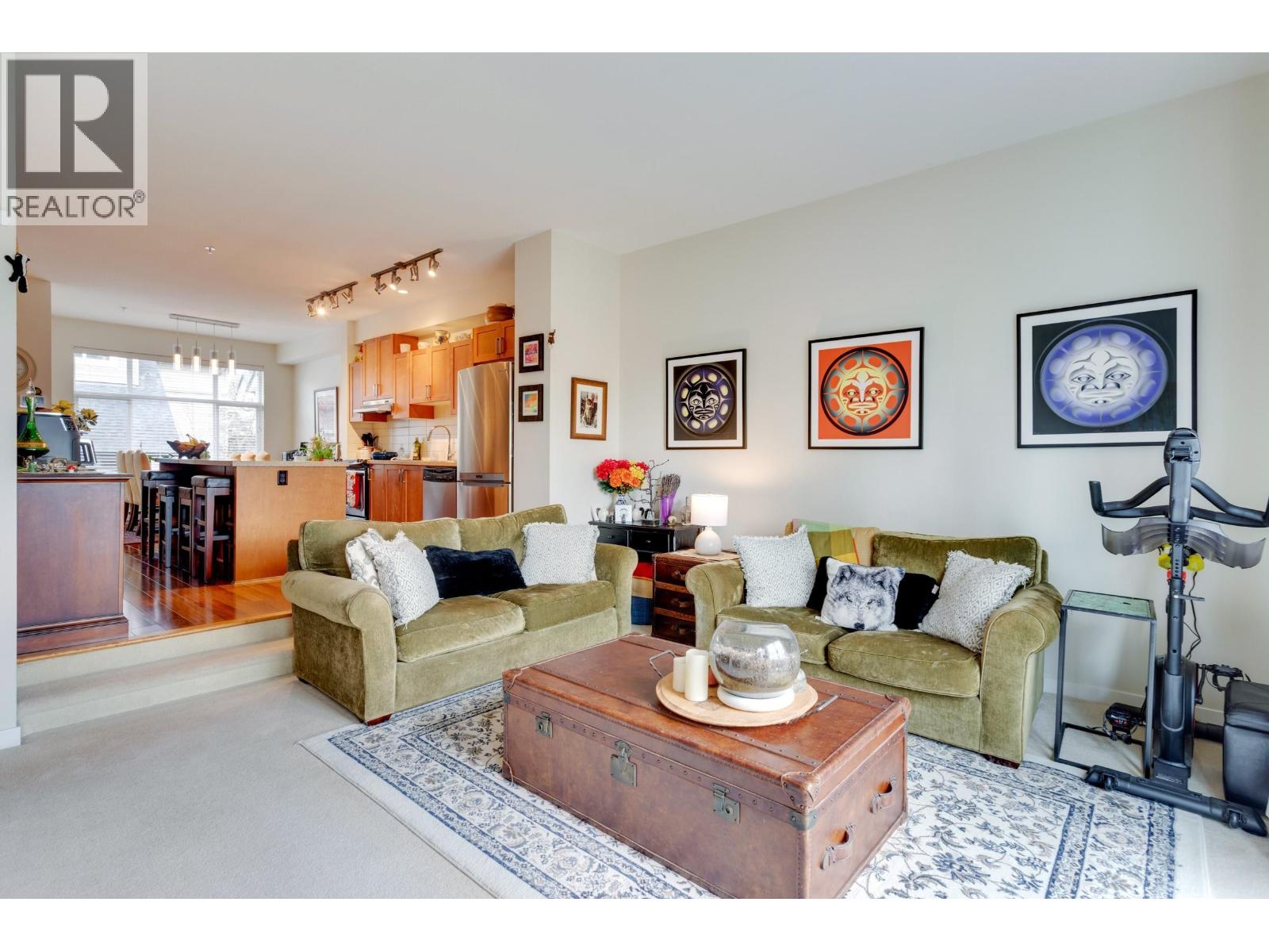 774 Orwell Street, North Vancouver, British Columbia  V7J 0A5 - Photo 3 - R3093501