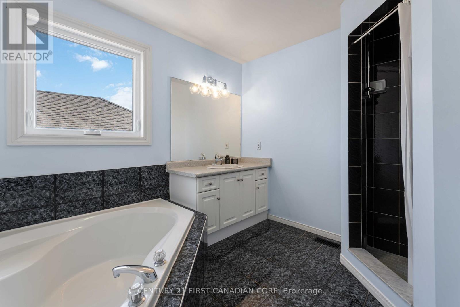 49 Foxtrot Drive, Hamilton, Ontario  L8J 3T5 - Photo 26 - X12840568