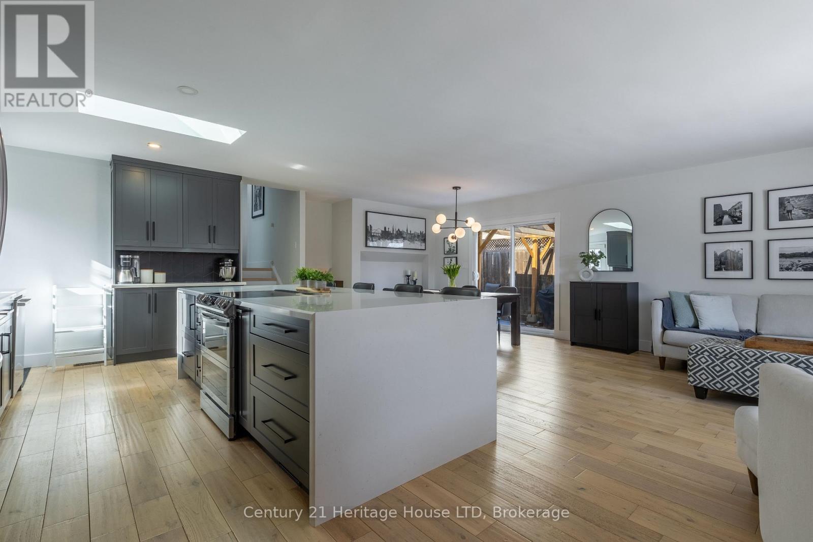 26 Royal Orchard Crescent, St. Catharines, Ontario  L2N 4E9 - Photo 5 - X12836740