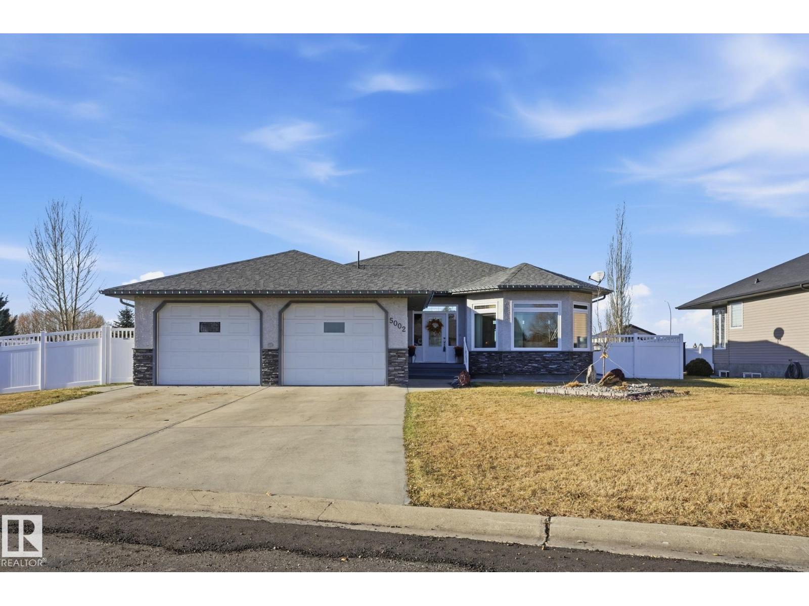 5002 58 ST, daysland, Alberta