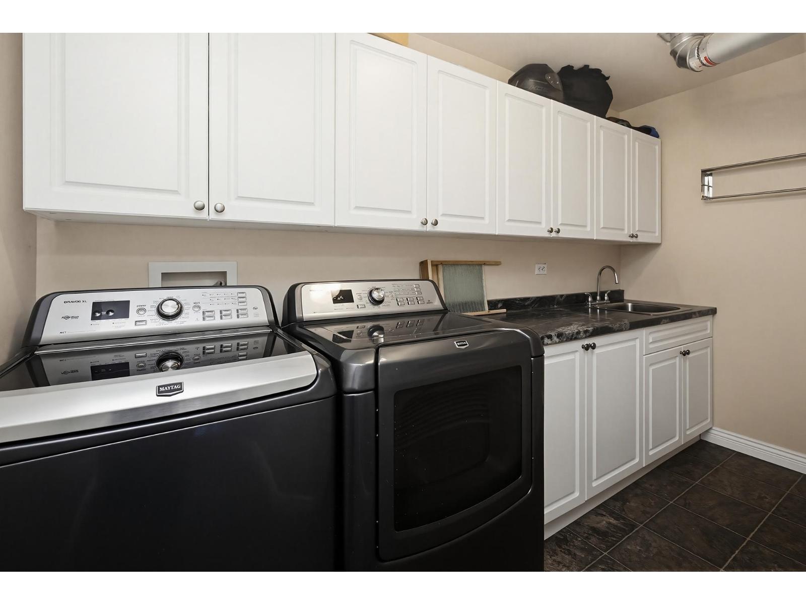 8052 Topper Drive, Mission, British Columbia  V2V 7A8 - Photo 9 - R3094928