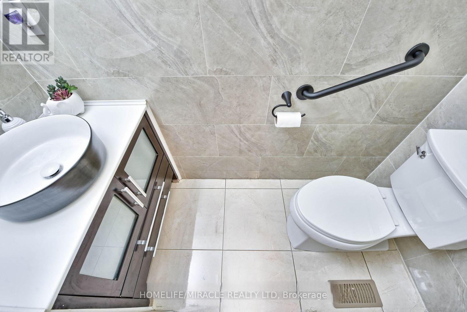 215 Bachman Drive, Vaughan, Ontario  L6A 3V9 - Photo 6 - N12836766