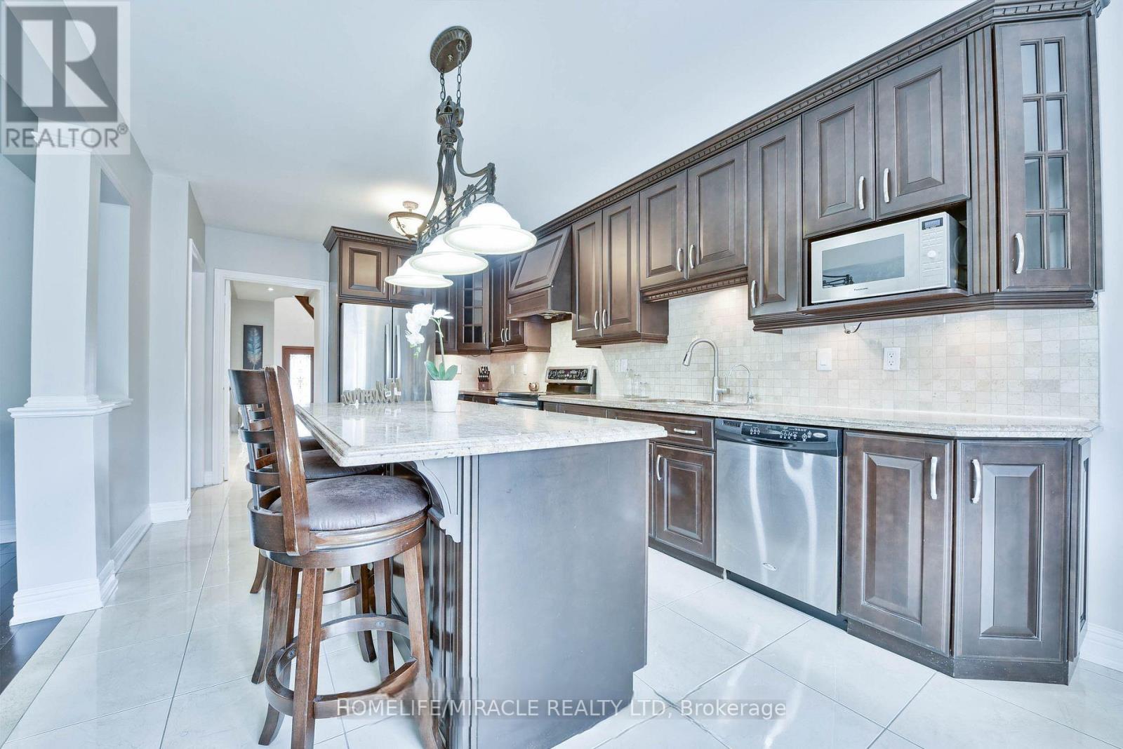 215 Bachman Drive, Vaughan, Ontario  L6A 3V9 - Photo 7 - N12836766
