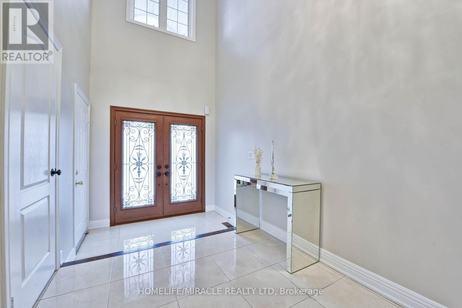 215 Bachman Drive, Vaughan, Ontario  L6A 3V9 - Photo 3 - N12836766