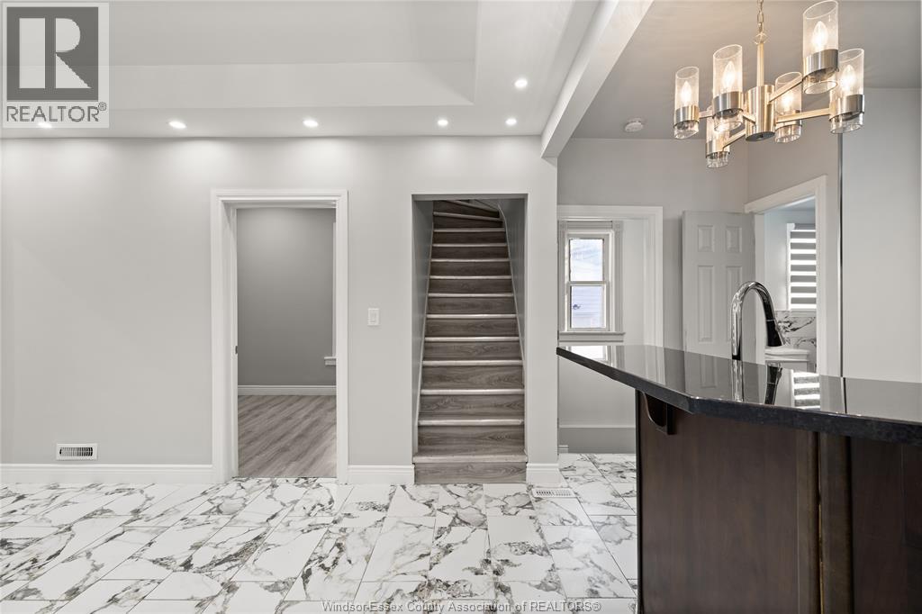 811 Langlois Avenue, Windsor, Ontario  N9A 2G9 - Photo 15 - 26004433