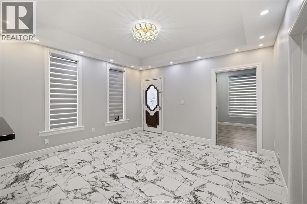 811 Langlois Avenue, Windsor, Ontario  N9A 2G9 - Photo 3 - 26004433