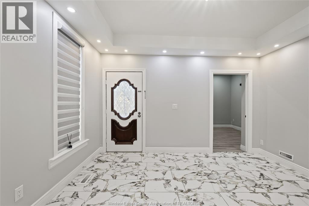 811 Langlois Avenue, Windsor, Ontario  N9A 2G9 - Photo 4 - 26004433