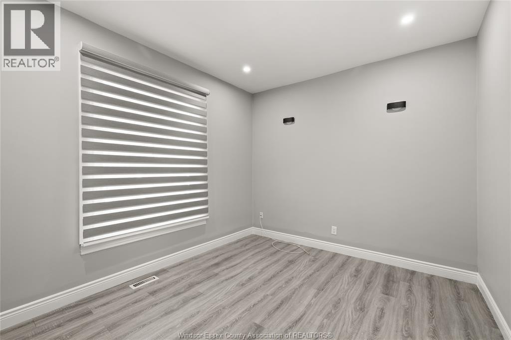 811 Langlois Avenue, Windsor, Ontario  N9A 2G9 - Photo 9 - 26004433